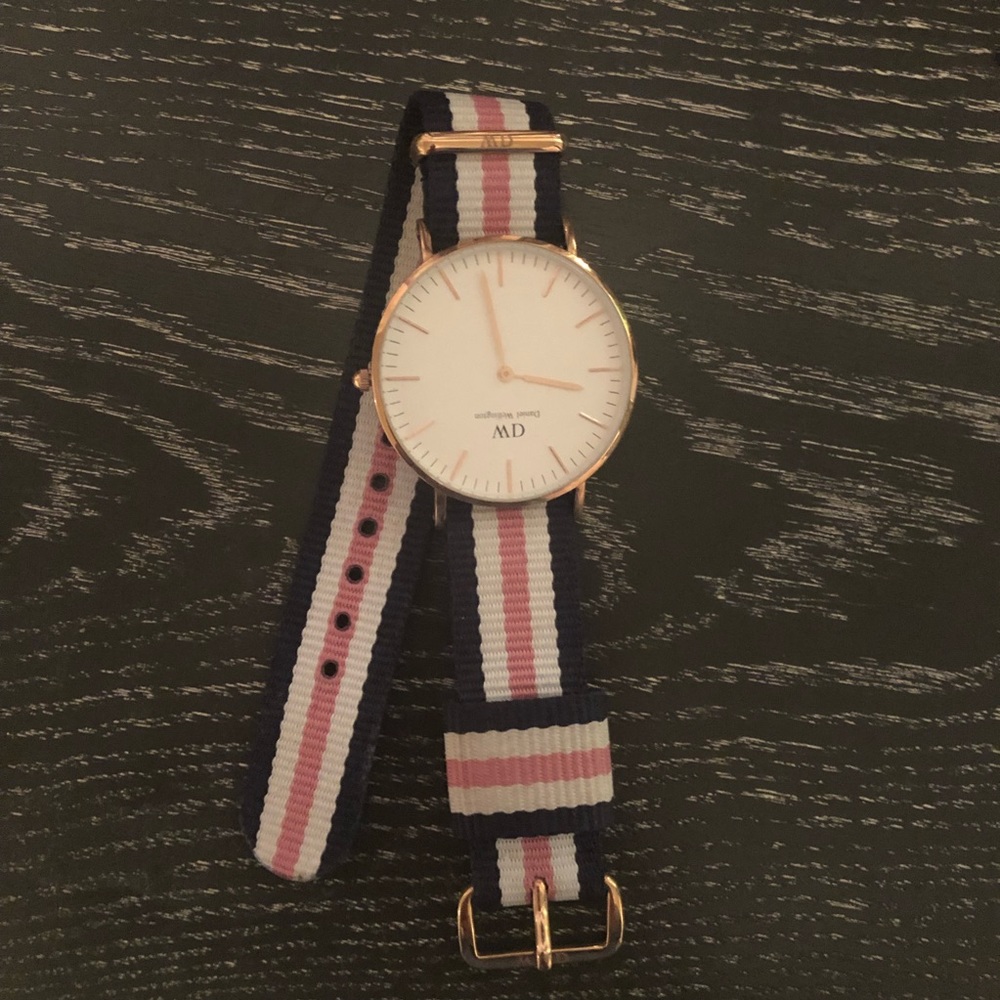 Women’s Gold Daniel Wellington Watch with strap